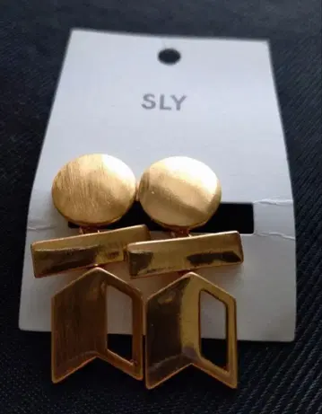 미사용 새상품 SLY 골드 귀찌
