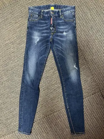 새상품급 DSQUARED2 크 스키니 데님