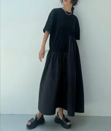 택 포함 새상품 y/m 이무 소재 혼방 드로스트 원피스 SHEL'TTER