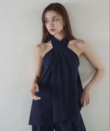KINO THE KEI 홀터 비대칭 블라우스