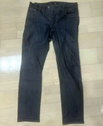 [ 새상품급 ] UNIQLO J ( 제이 ) 셀비지 슬림 핏 청바지