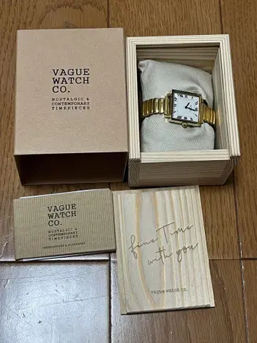 VAGUE WATCH CO. 골드 스퀘어 손목시계