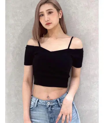 GYDA 하프슬리브 카슈쿨 오프숄더 숏 상의