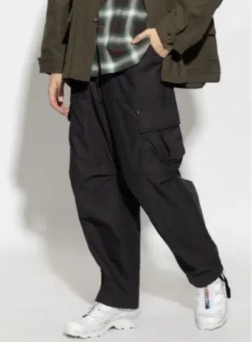 whitemountaineering 백 새틴 필드 팬츠
