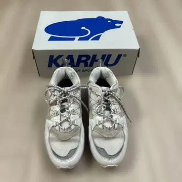 새상품급 KARHU 카루 FASION2.0 스니커즈 화이트 23.5cm