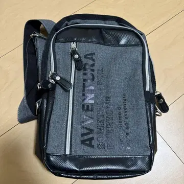 AVVENTURA 블랙 메신저 백