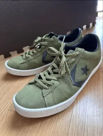 Converse 올리브 스웨이드 스니커즈