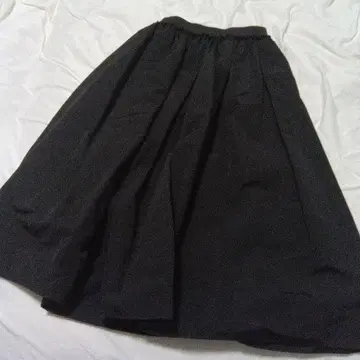 RANDA 리버서블 볼륨 스커트 블랙(허리밴딩)