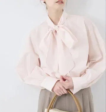 로페피크닉 옅은 핑크 리본 포함 긴팔 블라우스