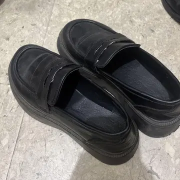 블랙 로퍼