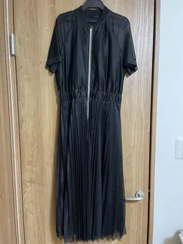 폴린느 블랙 플리츠 메쉬 원피스 집업