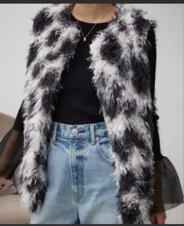 AZUL by moussy 푸들 퍼 베스트 달마시안 패턴 미사용 새상품
