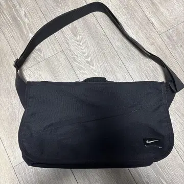 Nike 메신저 백