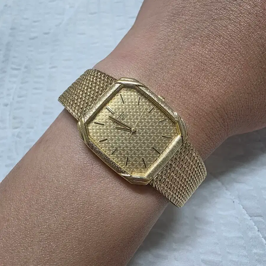 SEIKO | 세이코 Seiko 80s vintage gold-plated metal quartz watch SEIKO  #빈티지세이코,#빈티지시계,#남녀공용손목시계,#남자남성여자여성,#쿼츠메탈시계 on Bunjang Global Site.