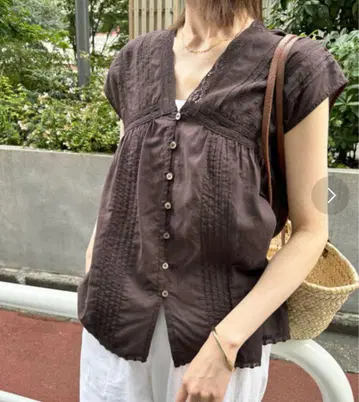 레이스 핀턱 V넥 블라우스