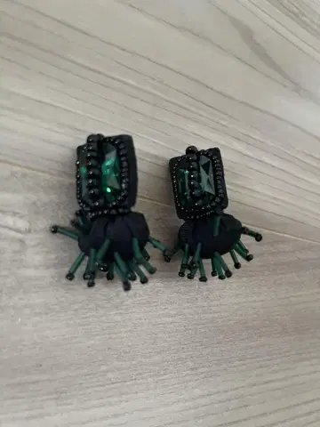 블랙 그린 비즈 드롭 귀걸이