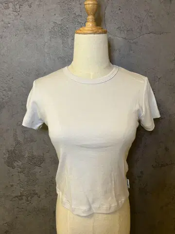 미사용 새상품 unif 반팔T셔츠