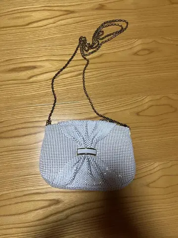 화이트 메쉬 숄더백