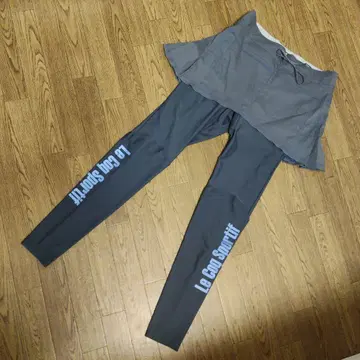 Le Coq Sportif 스커트 부착 레깅스