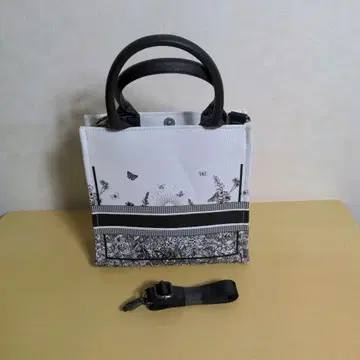 ERIS 토트백 BLACKBUTTERFLY S 사이즈 used