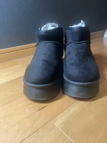 데데스 Dedes 통굽 퍼 숏부츠 블랙