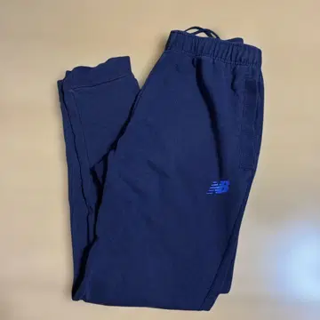 New Balance 네이비 스웨트 팬츠