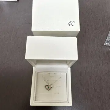4C 하트형 실버 목걸이 그린 스톤