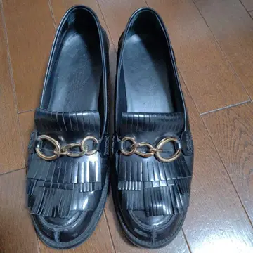 블랙 로퍼 프린지 체인 포함
