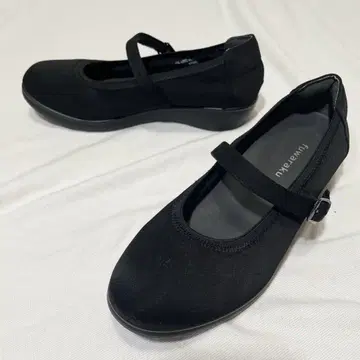 fuwaraku 후와라쿠 블랙 펌프스 스트랩 24cm 4E