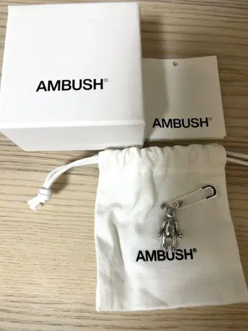 AMBUSH 핑 귀걸이
