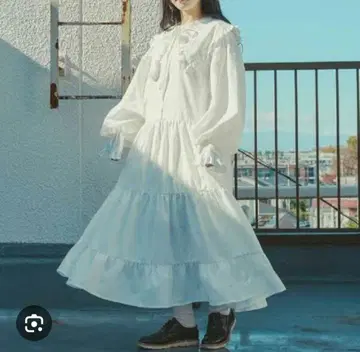 kutir 화이트 프릴 옷깃 티어드 원피스