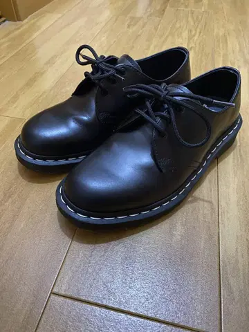 Dr.Martens 1461 화이트 스티치 3 홀 신발