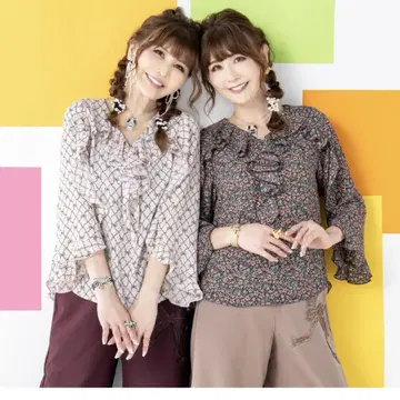 앤드러브의 360도 매력 HAPPY 화사함 프릴 블라우스 핑크 플라워