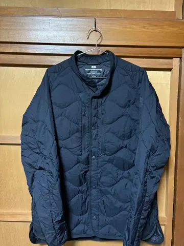 UNIQLO 화이트 마운티니어링 하이브리드 다운
