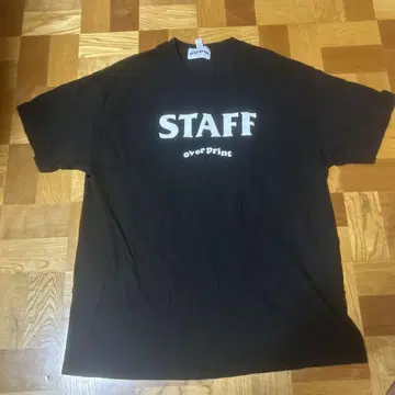 STAFF OVER PRINT 티셔츠 블랙
