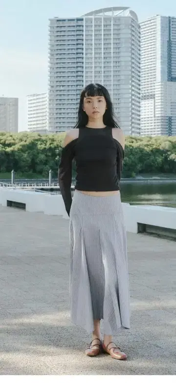 ZARA 스트라이프 미디 스커트