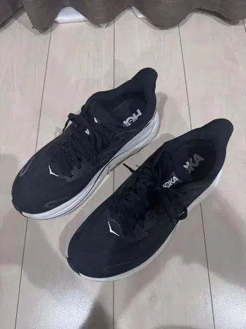 호카 클리프톤 10 블랙 스니커즈 27