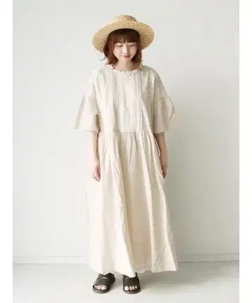 미착용 새상품 택 포함 사만사 모스모스 플레어 쓰리 레이스 원피스 베이지