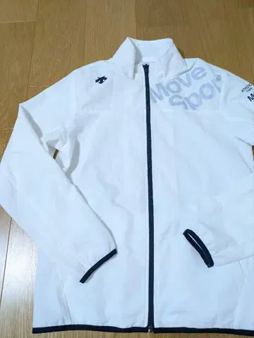 데상트 Move Sport 나일론 자켓 M 사이즈 화이트 새상품급