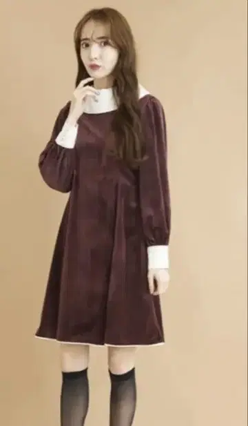 titty&co 벨벳 프릴 칼라 원피스