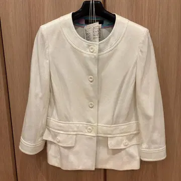 화이트 노카라 자켓 레오나르