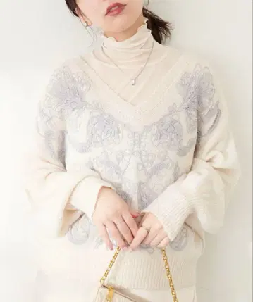 천축 자수 니트 내추럴 꾸뛰르