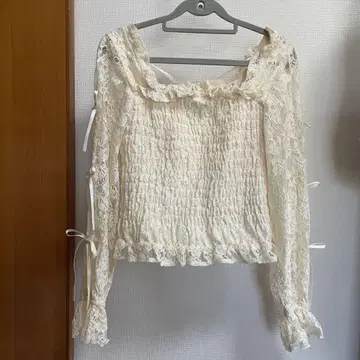 Maison de FLEUR 아이보리 레이스 크롭 상의