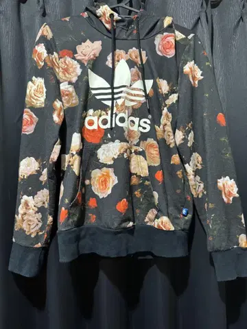 adidas 긴팔 후드티 장미 패턴