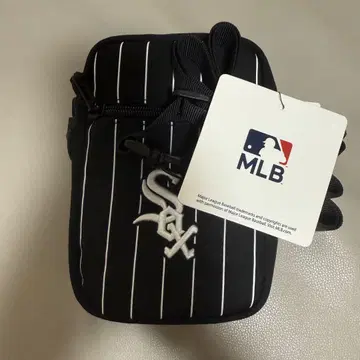 [ 미사용 새상품 ] MLB WS-MD35 블랙 스트라이프 숄더백