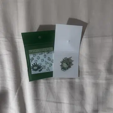 오사카 만박 산리오 헬로키티 핀 배지