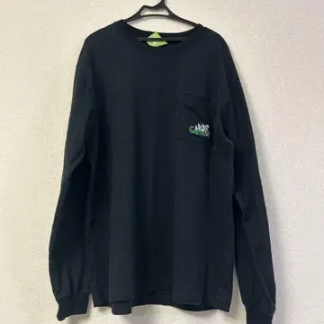 HUF 블랙 긴팔 티셔츠 포켓 부착