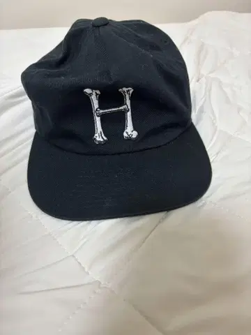 HUF 뼈 자수 캡