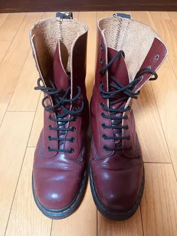 Dr. Martens 10홀 boots MADE in ENGLAND
