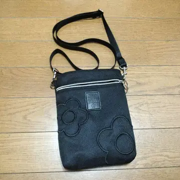 마리 퀀트 웨스트 파우치